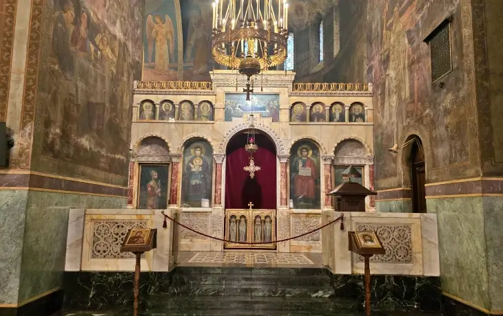 Alexander Nevsky Katedrali ikonostasis ve altar bölümü Sofya